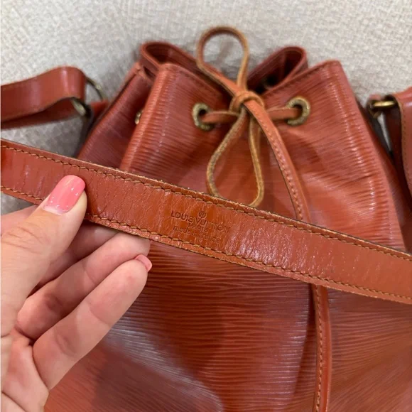 Authentic Louis Vuitton Epi petit Noe brown kenya bucket drawstring - Picture 12 of 15